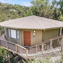 Digital nomad waterfront retreat with pool and jacuzzi [#10 Texas Thistle]