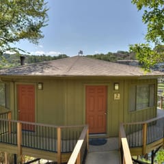 Waterside Escape near golf courses with Pool & Hot Tub [# 2 Golden Rod]