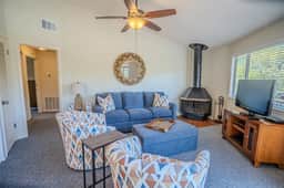 Gorgeous Waterside Holiday Rental in Lakeway with pool/jacuzzi [#6 Primrose] - Image 2