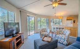 Gorgeous Waterside Holiday Rental in Lakeway with pool/jacuzzi [#6 Primrose] - Image 4
