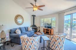 Gorgeous Waterside Holiday Rental in Lakeway with pool/jacuzzi [#6 Primrose] - Image 5