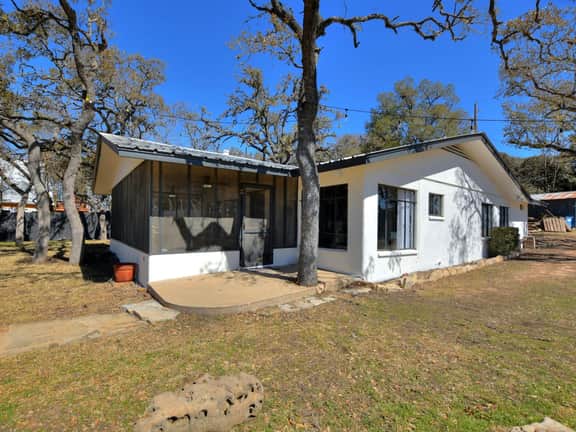 Cozy Hill Country Home with Screened Porch - Image 3