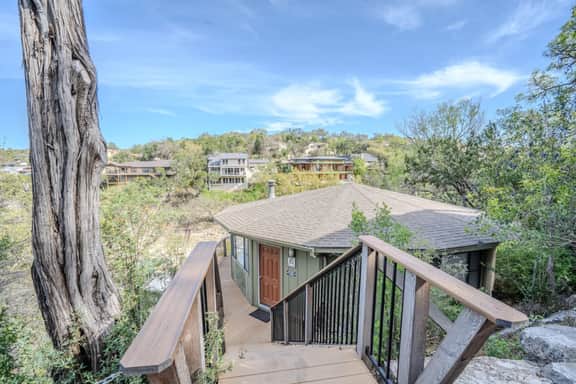 Digital nomad waterfront retreat with pool and jacuzzi [#10 Texas Thistle] - Image 2