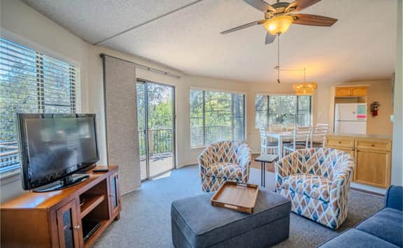 Gorgeous Waterside Holiday Rental in Lakeway with pool/jacuzzi [#6 Primrose] - Image 4
