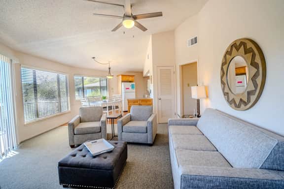 Lakeside Villa Near Austin with Pool & Jacuzzi [# 3 Cenzio] - Image 2