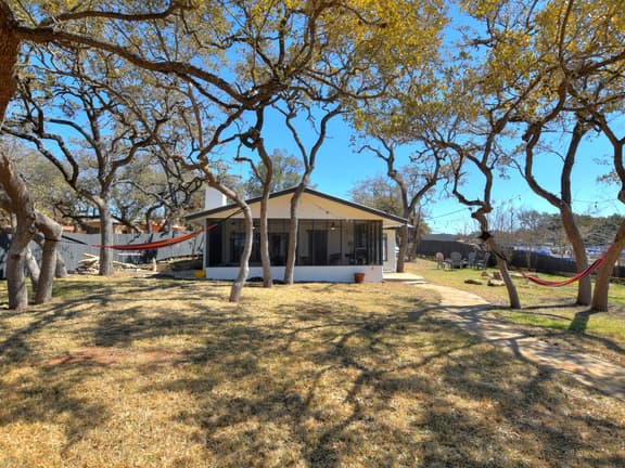 Cozy Hill Country Home with Screened Porch - Image 1