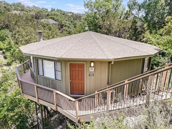Digital nomad waterfront retreat with pool and jacuzzi [#10 Texas Thistle] - Image 1