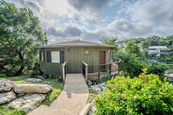 Remote worker Treetop Home on Lake Travis, Pool & Hot Tub [#4 Red Bud] - Image 1