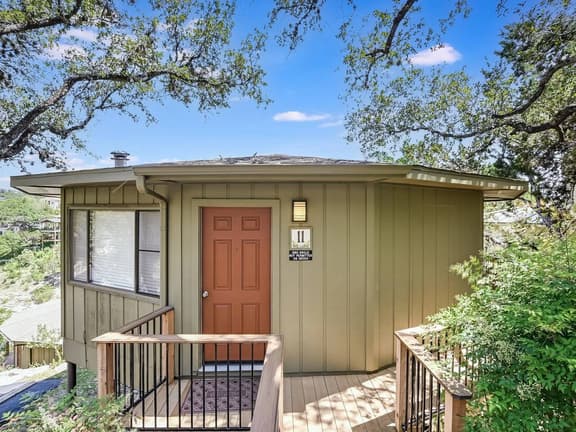 Romantic Treehouse Escape on Lake Travis, Hot Tub [#11 Engelman`s Daisy] - Image 1