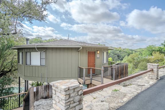 Stunning Waterside holiday home between Austin & San Antonio [#9 Texas Thistle] - Image 1